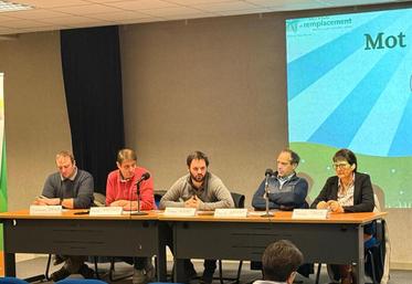 Alexandre Dartyge, secrétaire ; Hervé Frétigny, vice-président ; Romain Hébert, président ; Franck Grémont, vice-président ; Thérèse Denis, trésorière du SR 76.