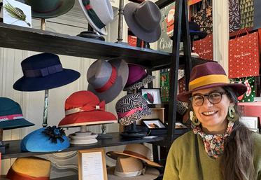 Brigitte Varnier a présenté quelques-uns de ses modèles au marché de Noël organisé au Château de Miromesnil en décembre.