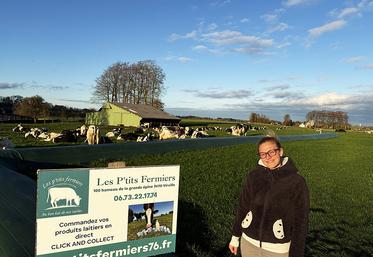 Cécile Vauchel transforme le lait de la ferme familiale en yaourts, fromages et desserts. Elle commercialise ses produits depuis mai 2025.