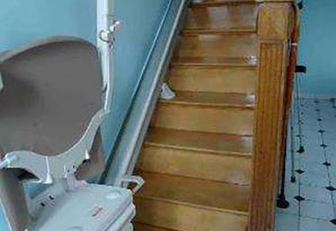 Délai d'installation. L'installation d'un monte escalier demande plusieurs semaines de délais du fait du sur mesure.