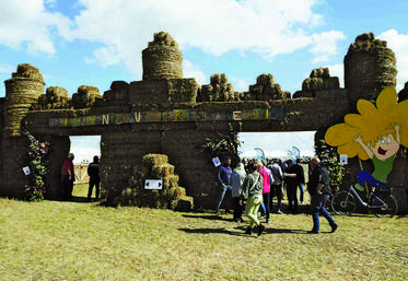 Sous les barnums dressés près de l’A28, des milliers de visiteurs ont célébré l’agriculture autour des Jeunes agriculteurs de Seine-Maritime.