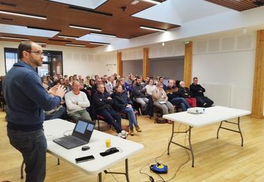 Anthony Crépin, de l'AGC (Association gestion comptabilité) voisine AS 60, s'est chargé d'informer les adhérents présents à Allouville-Bellefosse.