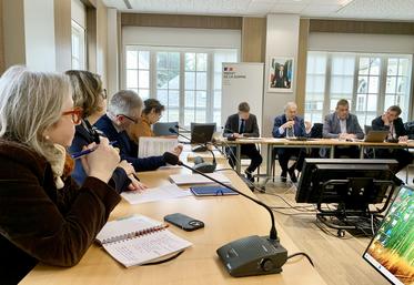 La profession agricole, reçue entre autres par le préfet Rollon-Mouchel Blaisot, a été claire : sans reconnaissance de la perte de chance et la mise en place d'indemnisations complémentaires, les négociations resteront gelées.