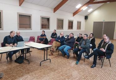 Franck Grémont et Jérôme Coulombel expliquent la démarche engagée par la FNSEA 76 pour obtenir de RTE une revalorisation des indemnisations.