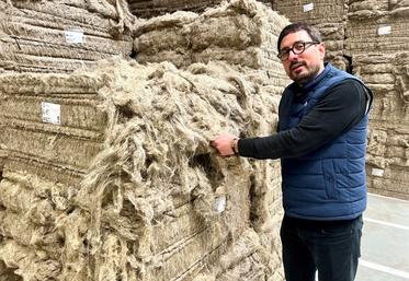 Loïc Charron a choisi l'Eure pour être au cœur du tissu économique du lin.