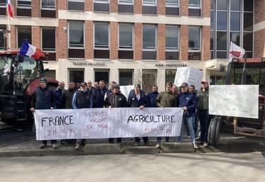 Trente exploitants de la Seine-Maritime et de la Somme pour rencontrer les représentants de l'état et de RTE.