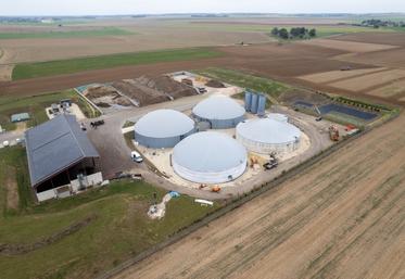 Exploitation de Grégoire Forzy située à Vexin-sur-Epte (27). Au champ, le digestat devient un outil central de fertilisation. « On l'utilise sur blé, betteraves, maïs ou prairies, et il nous permet de nous affranchir des engrais de synthèse », témoigne-t-il.