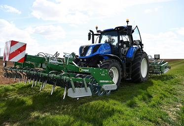 En combinant les deux outils en un seul passage, Franquet mise sur un gain de temps, une réduction des charges et une limitation du re-tassement des sols.