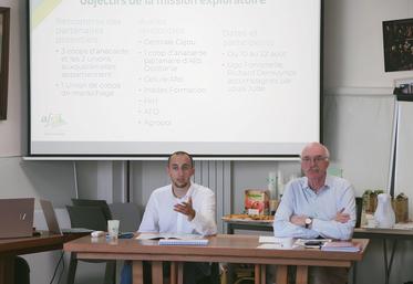 Louis Jude, chargé de mission, et Vincent Andrieu, président, lors de l'assemblée générale d'Afdi Normandie le 2 juin à Yvetot.