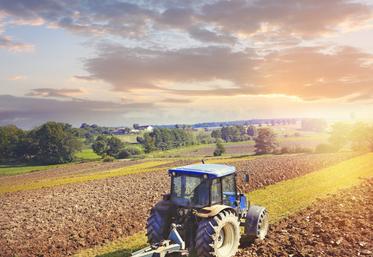Adoption définitive de la loi d'urgence agricole le 21 juillet 2026. Pour la FNSEA, « cette loi constitue une véritable bouffée d'oxygène pour les exploitations agricoles ». 