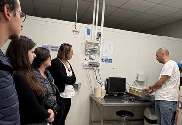 Découverte du fonctionnement du laboratoire interprofessionnel Labônor par les producteurs vendeurs de produits laitiers adhérents à l'AVDPL.