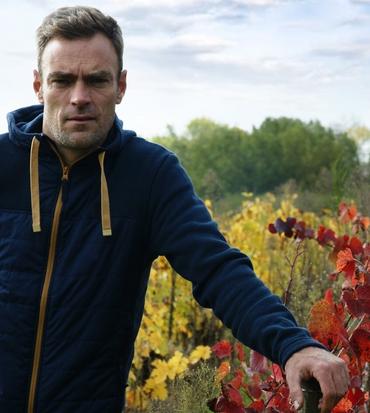 <em class="placeholder">Victor Cossy, vigneron,dans ses vignes</em>