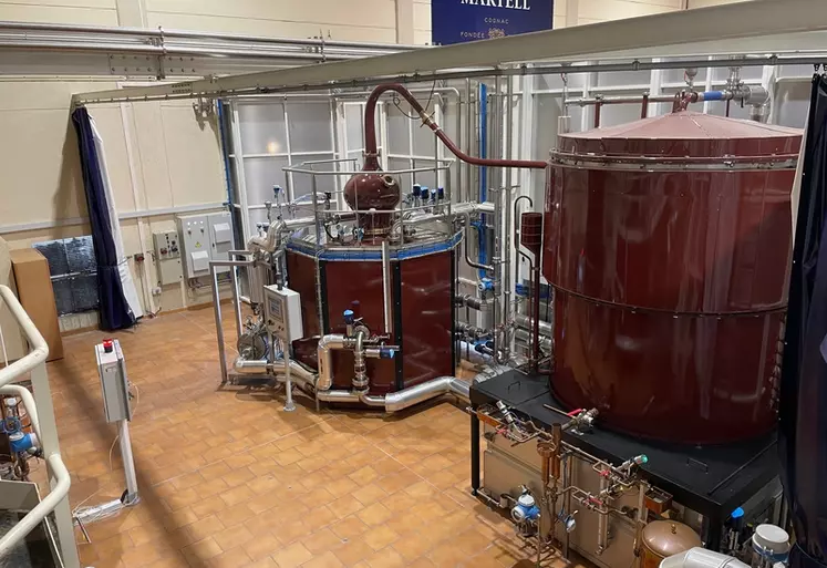 Martell teste une distillation avec chauffe à la vapeur et récupération d'énergie par boucle externe.