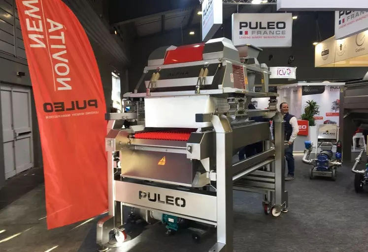 L’Alpha de Puleo égrappe les grappes en douceur avec un débit de l’ordre de 20 t/h.