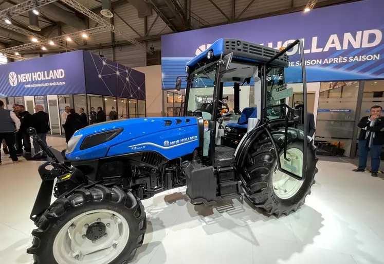 New Holland propose une version à cabine des T4F S. 