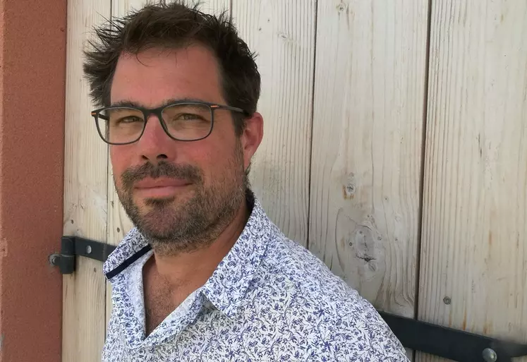 Nicolas Haeni, vigneron à Séguret dans le Vaucluse, a revu son organisation au bureau pour y passer moins de temps.