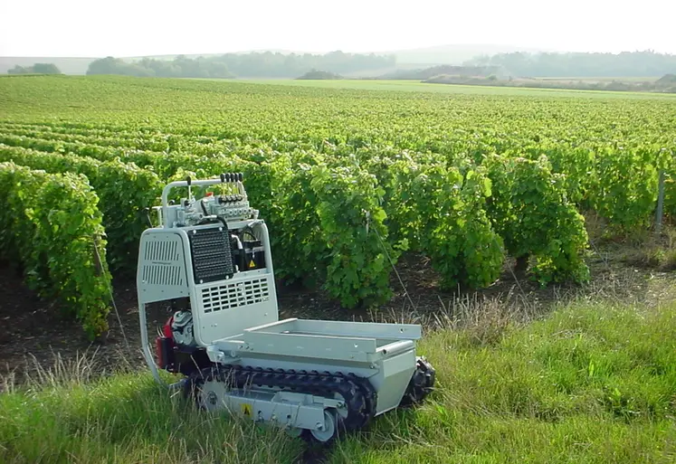 PMH Industrie et Rotair lancent le chenillard Rampicar Vignoble R70.4.