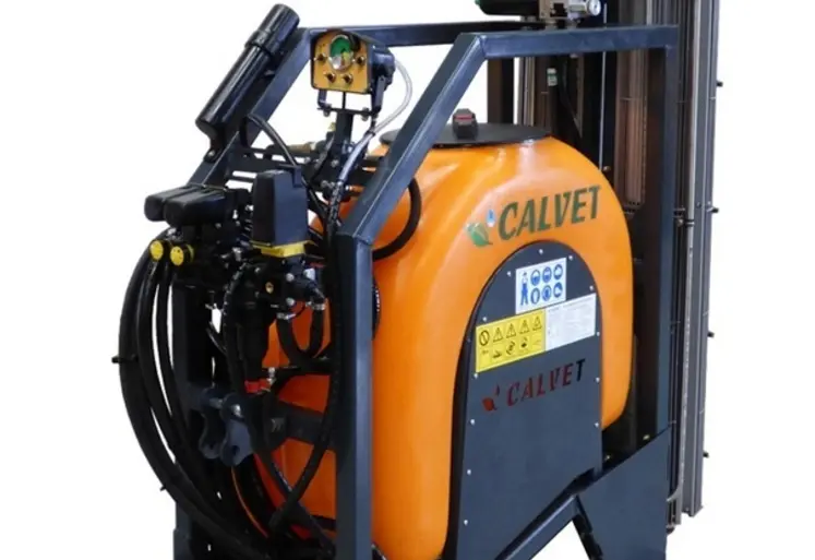 <em class="placeholder">Pulvérisateur viticole porté Calvet</em>