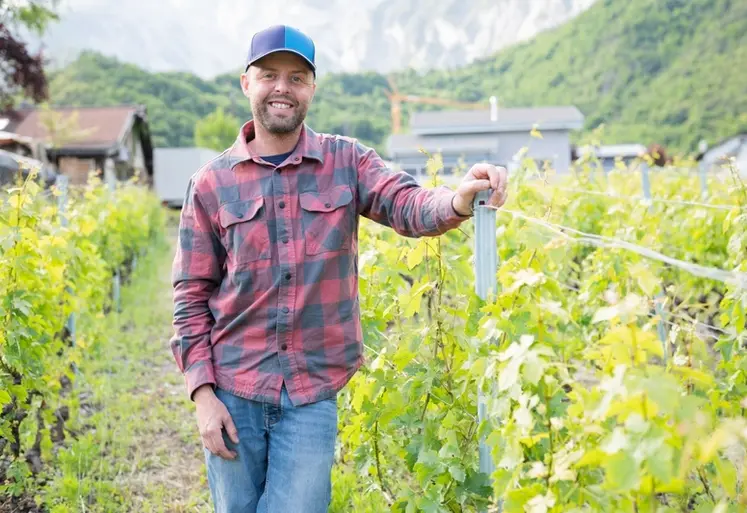 <em class="placeholder">Guillaume Bodin, conseiller viticole chez Biodynamie &amp; Cie et viticulteur sur 1,08 ha à Chamoson, en Suisse</em>