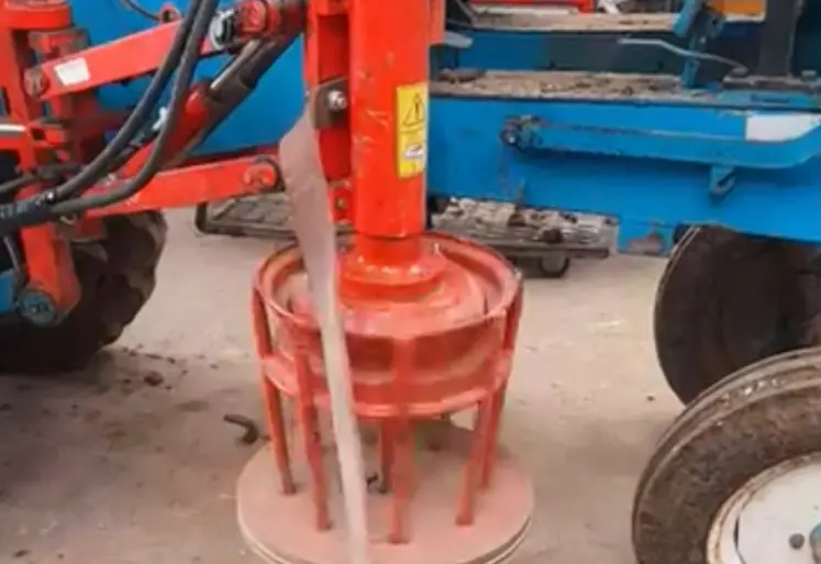 <em class="placeholder">Montage d&#039;un enrouleur de fils fait maison sur une tarière de vigne.</em>