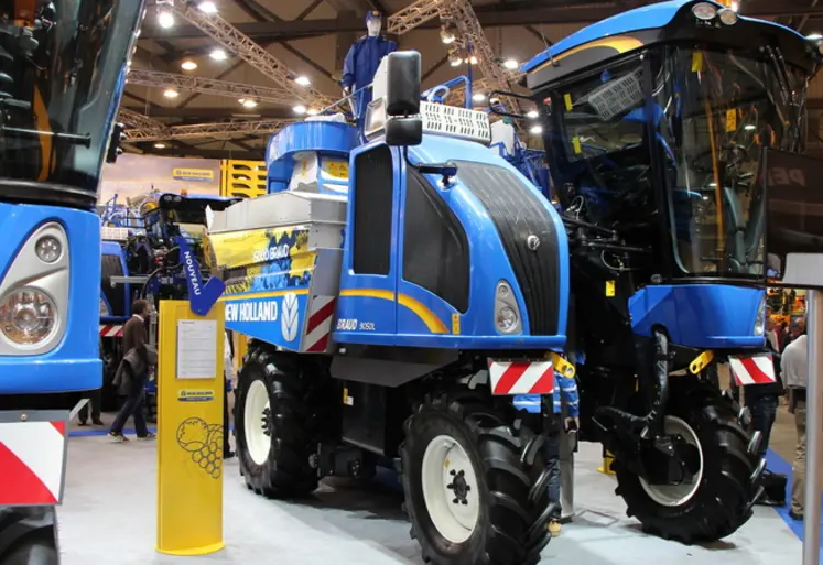 <em class="placeholder">Machine à vendanger New Holland au salon Sitevi.</em>