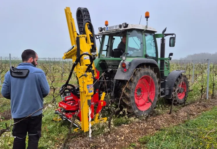 <em class="placeholder">Tracteur Fendt et enfonce-pieux Rabaud Vibrescopic 5 Viti avec option perforateur.</em>
