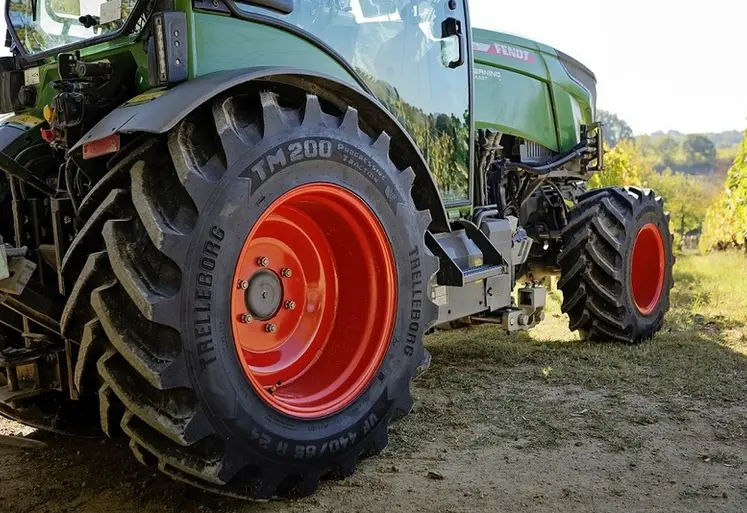 <em class="placeholder">Pneumatique Trelleborg TM200 ProgressiveTraction</em>