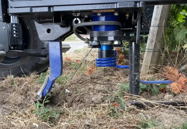 <em class="placeholder">Intercep électrique sur robot Bakus de Vitibot</em>