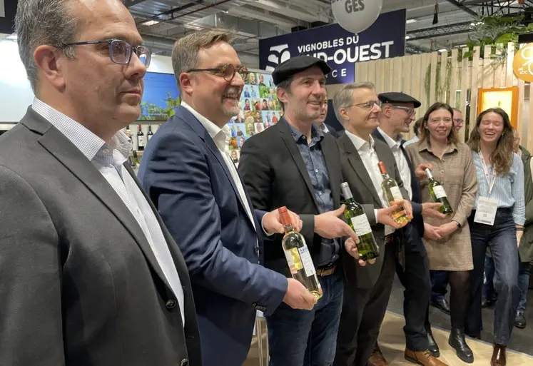 <em class="placeholder"> Bertrand Morand – Directeur Filières Coopérative U

< Timothée Zimmerlin – Chef de groupe Liquides Coopérative U

< Olivier Dabadie – Président Plaimont

< ...</em>