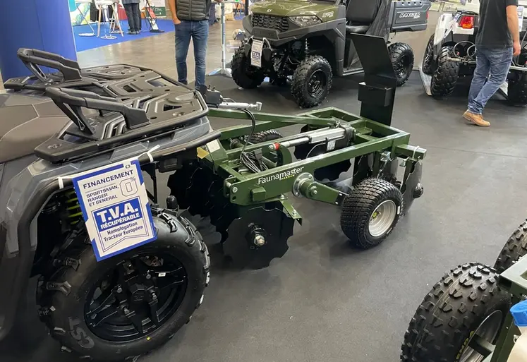 <em class="placeholder">Déchaumeur FaunaMaster DH 120 sur le stand RPM au salon SIval 2026</em>