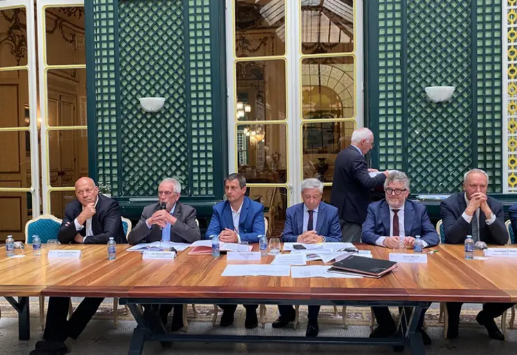 <em class="placeholder">Membres du premier comité de pilotage de la Foncière d’avenir en Gironde avec le lancement d’appel à manifestation d’intérêt pour identifier des terres nues issues ...</em>