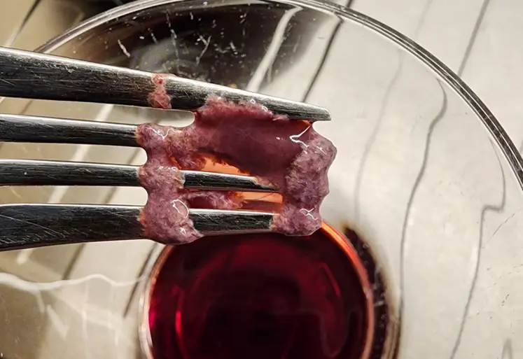 <em class="placeholder">Précipitation de quercétine dans un vin rouge</em>