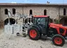 Tracteur Kubota vigneron équipé du système de stimulation des défenses de la culture par exposition aux UV-C UV Boosting