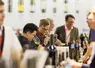 Dégustation de vin sur un stand du salon ProWein à Dusseldorf