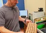 <em class="placeholder">Vincent a quitté son métier d&#039;électricien pour se lancer dans le gravure laser sur bois  </em>