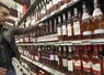 <em class="placeholder">client de supermarché dans un rayon vins. Grande distribution. magasin Carrefour. jeune consommateur dans une grande surface. choix d&#039;un vin rosé cabernet d&#039;anjou. achat ...</em>