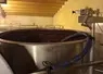 <em class="placeholder">cuve ouverte de moût rouge en fermentation avec chapeau de marc</em>