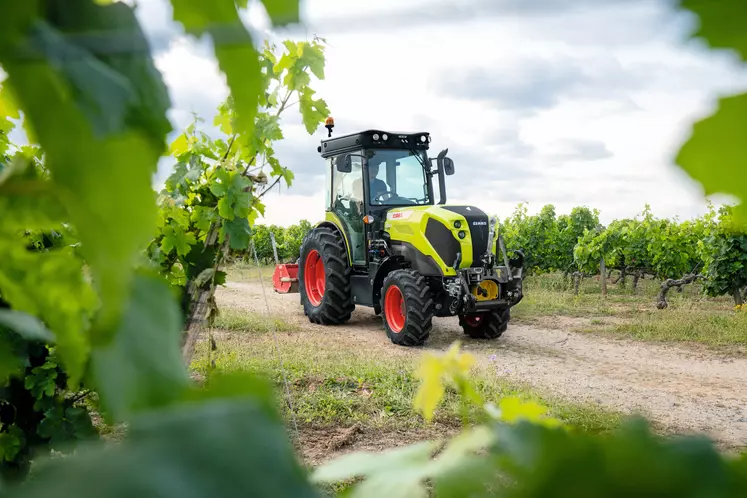 Le tracteur spécialisé Claas Nexos culmine désormais à 120 ch. 