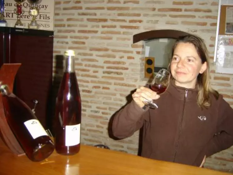 Nathalie Gadart, du Gaec Château de Quniçay à Meusnes (LOir et Cher). "Le jus de raisin est un plus dnas notre gamme par rapport à la clientèle des familles mais également pour les personnes qui ne boivent pas de vin".