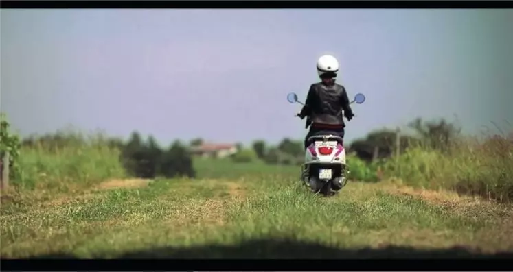Le syndicat des côtes de Blaye a lancé une web série diffusée chaque vendredi sur internet.
Intitulée « Blaye Friday », elle met en scène un vigneron et son vin en trente-six épisodes.