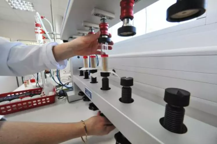 IL EXISTE CINQ MÉTHODES POUR MESURER LA PERMÉABILITÉ DES BOUCHONS, mais aucune d’elle n’est normalisée. Un groupe de
travail collaboratif, coordonné par le Ceseo de Dijon se penche actuellement sur la question.