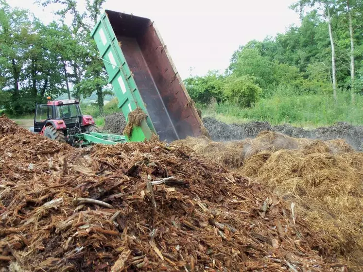 Ecorces, fumiers pailleux, composts...resteront autorisés quelle que soit la pente.