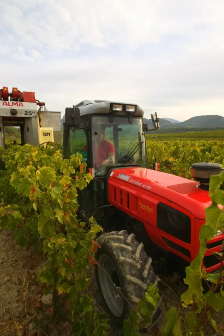 D'ici 2009, tous les capots des nouveaux tracteurs vignerons renfermeront des moteurs qui répondent au niveau III A des normes européennes d'émissions des polluants