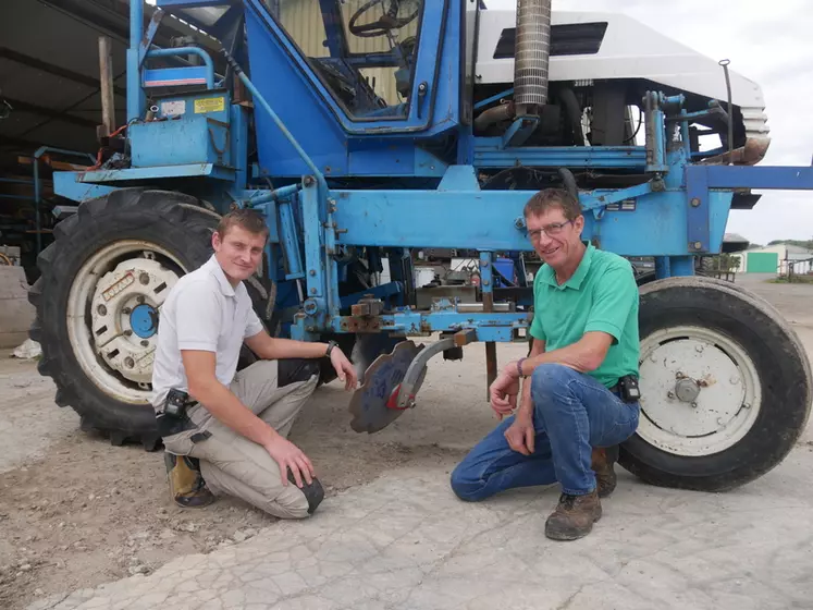 Florent et Charles Jumert ont monté le SPeedway en circuit fermé non connecté à l'hydraulique du tracteur, ce qui s'est avéré économique en carburant. © L. Vimond