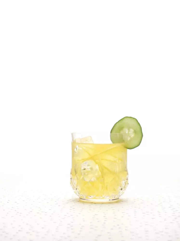 Baptisé Bonne Poire, ce cocktail associe du cadillac à de la liqueur de poire, de la gentiane et du jus de citron. © Sweet Bordeaux