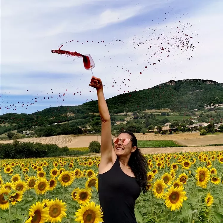 Diane Souquière, influenceuse très sollicitée connue sous le nom de Dalkia Loves Wine. © Dalkia loves wine