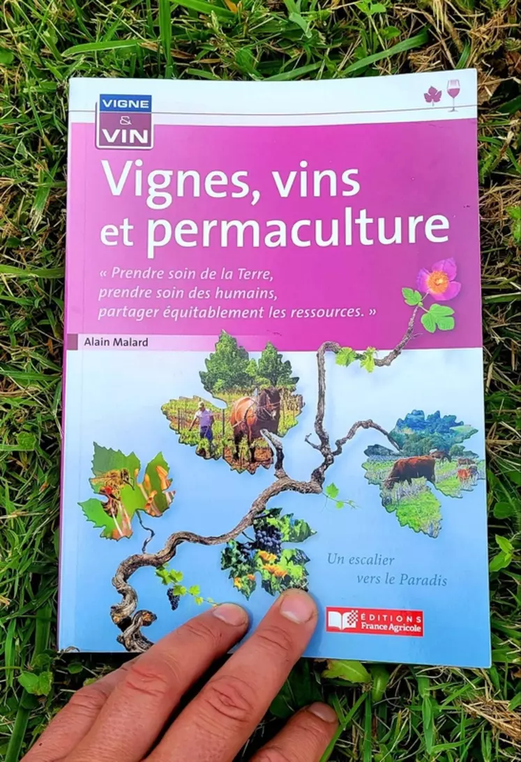 " Vignes, Vins et permaculture", 49 euros TTC aux éditions France Agricole. 