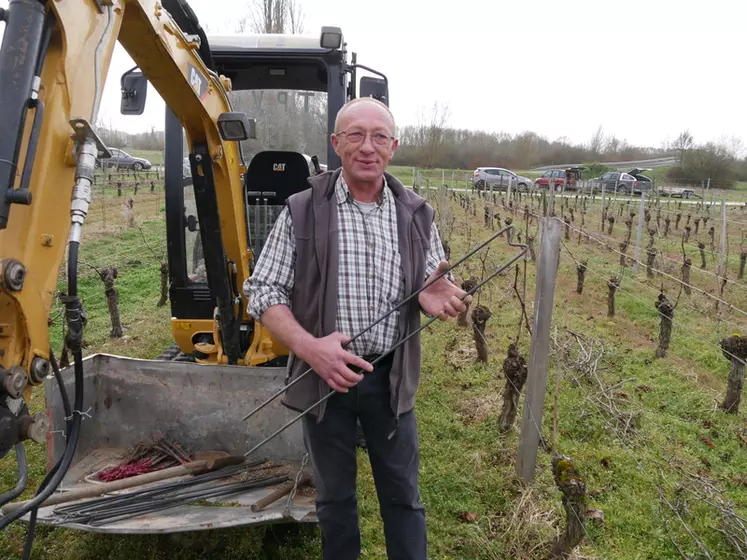 Pascal Preys, entrepreneur de travaux viticoles basé à Abzac, en Gironde, a conçu et breveté un tuteur métallique en M, le Tut'M.