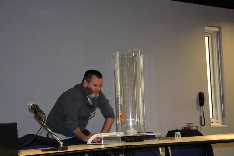 Lors d'une conférence au Sival d'Angers, le lycée de Briacé (44) a mis en évidence la nécessité d'utiliser un capteur de CO2 à l'occasion d'une expérimentation en direct.