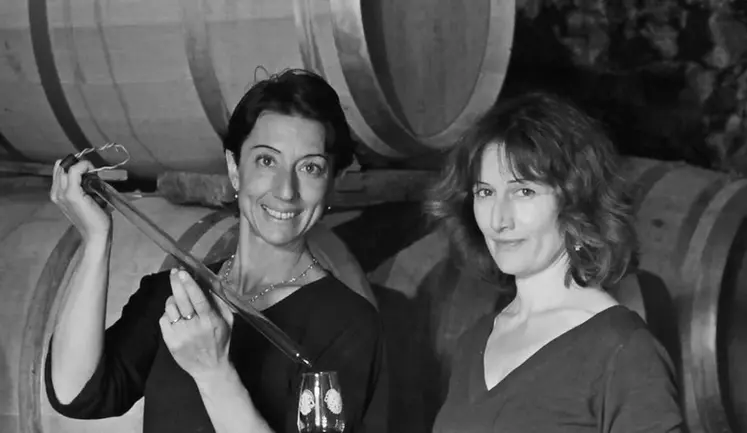 Sophie Jean et Florence Jean-Laguna, vigneronnes au domaine du Vieux Chai, dans l’Hérault.